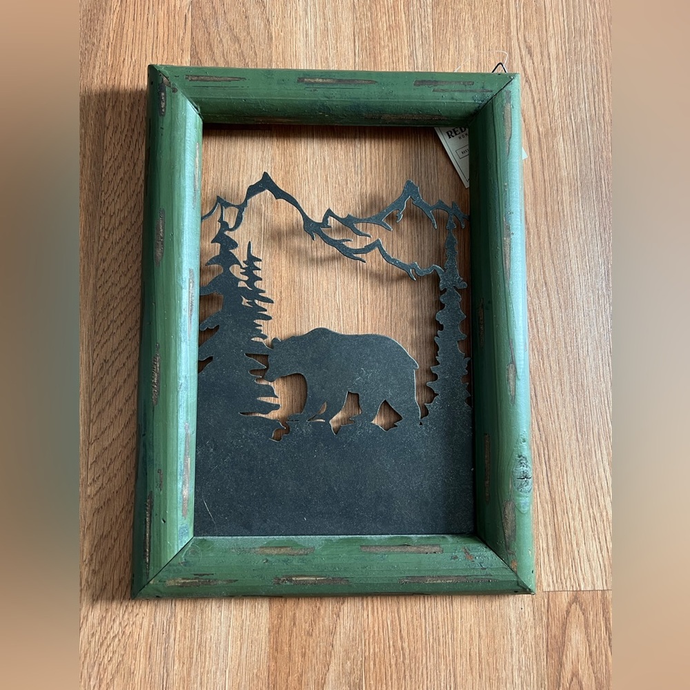Red Shed Home Wall Decor Bear